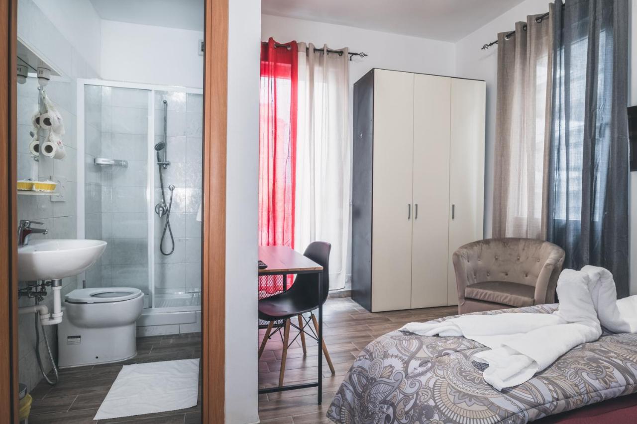 Bulldog Station Apartments With Private Wc, Ac, Tv Mestre Exterior foto