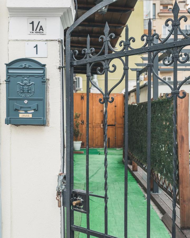 Bulldog Station Apartments With Private Wc, Ac, Tv Mestre Exterior foto