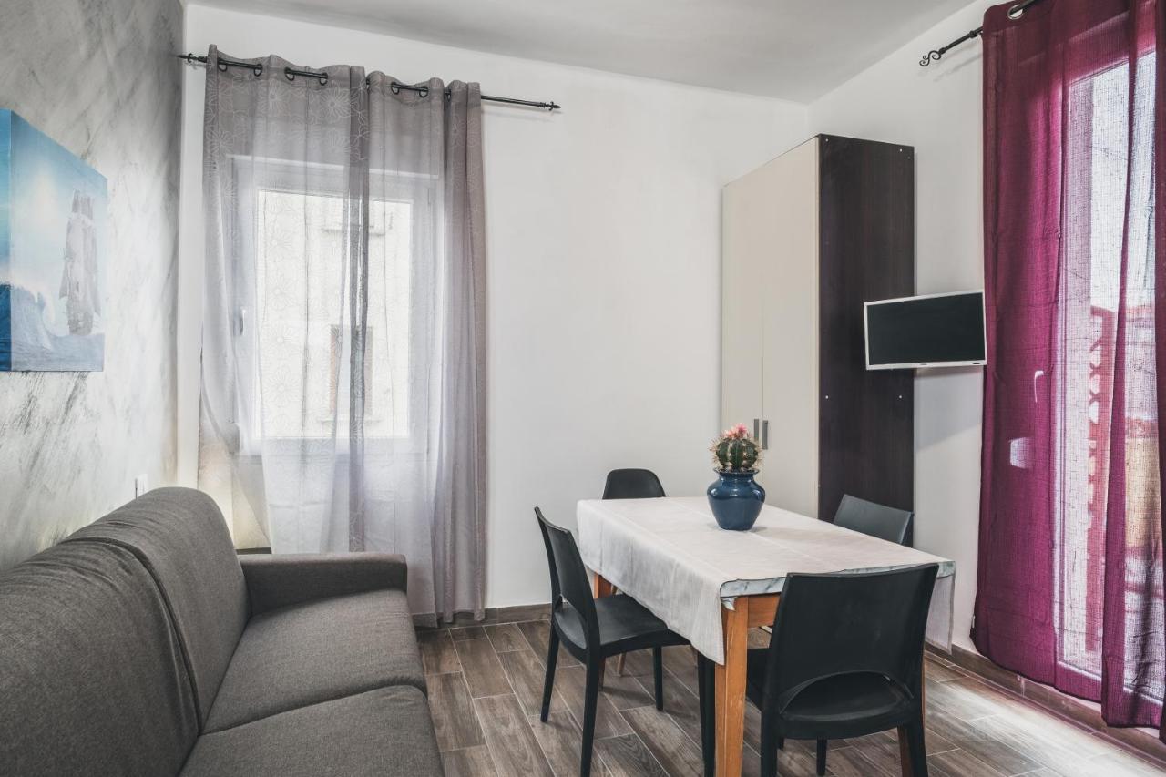 Bulldog Station Apartments With Private Wc, Ac, Tv Mestre Exterior foto