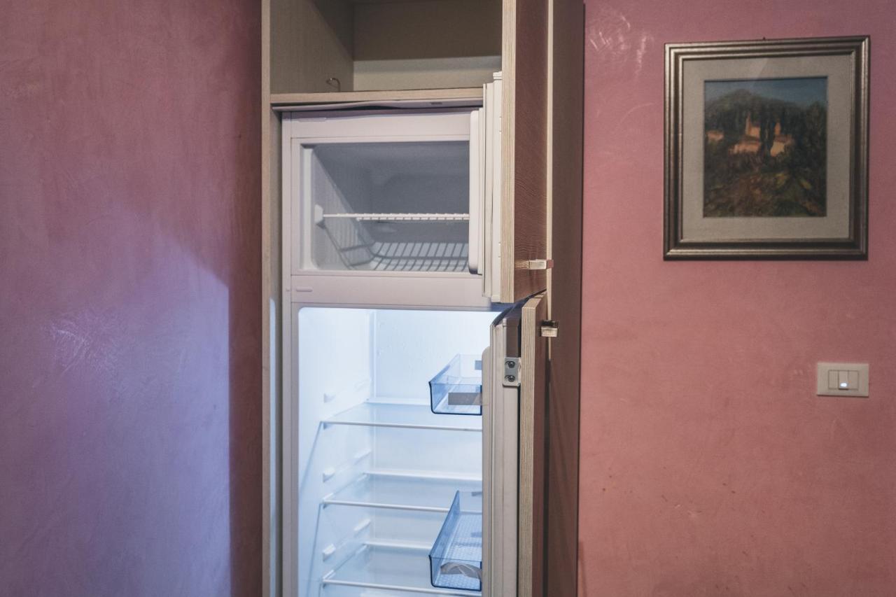 Bulldog Station Apartments With Private Wc, Ac, Tv Mestre Exterior foto