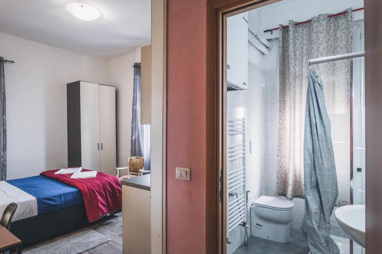 Bulldog Station Apartments With Private Wc, Ac, Tv Mestre Exterior foto