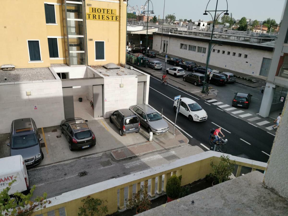Bulldog Station Apartments With Private Wc, Ac, Tv Mestre Exterior foto